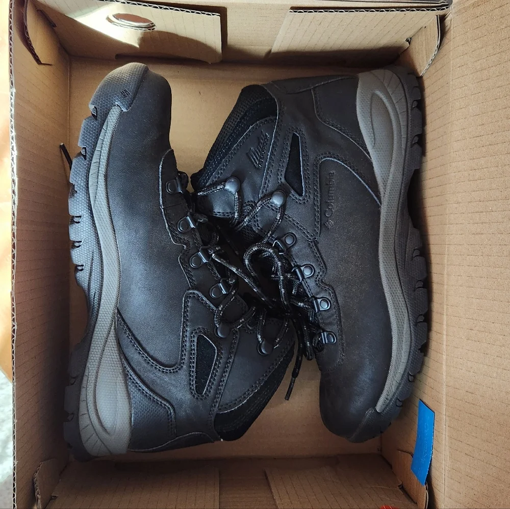 Columbia Men's Yoncalla Mid Waterproof Hiking Boots - Black, Size 8
